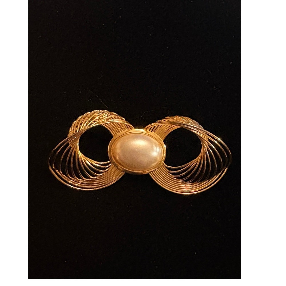 Vintage Gold Tone Wire Faux Oval Pearl Swirl Brooch Pin Women's Jewelry